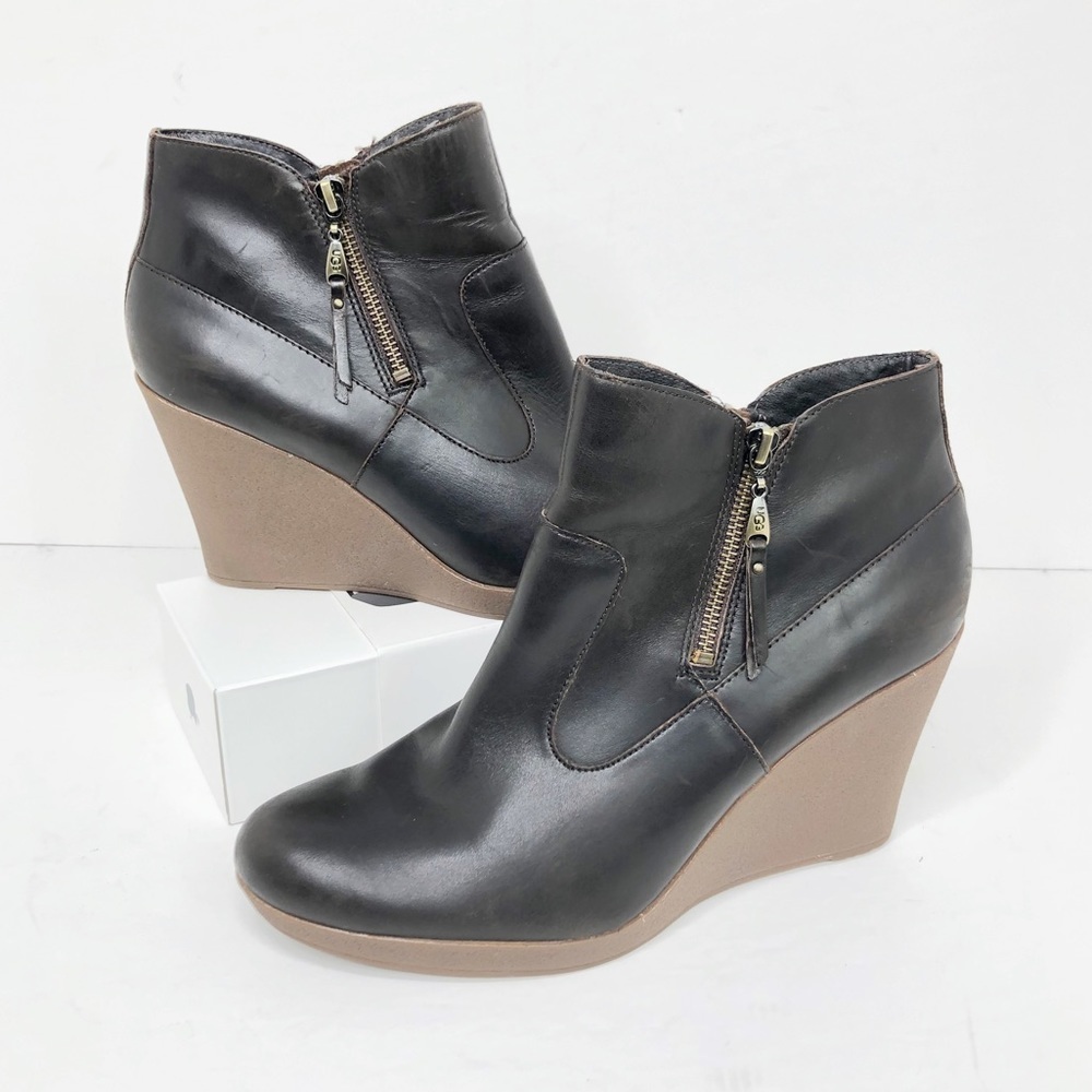Ugg Brown leather Sherpa lined wedge ankle boots